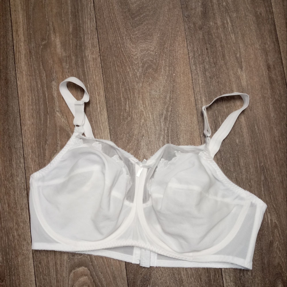 Bali vintage white satin bra 40F new without tags